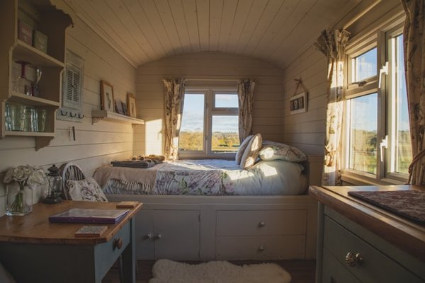 Comment maximiser l'utilisation de l'espace sous un lit mezzanine?
