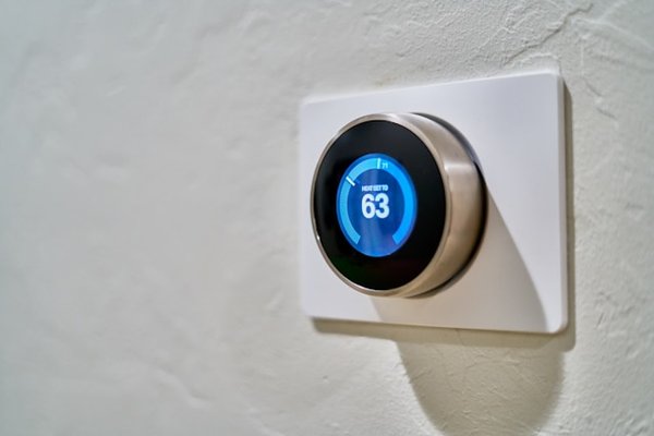 Quel système de chauffage central est le plus adapté pour une maison avec de hauts plafonds ?